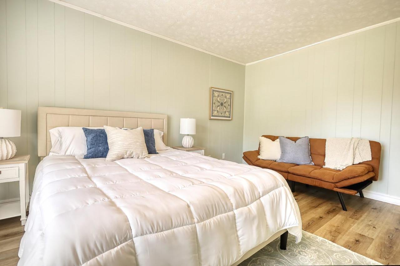 Coastal Cottage 1/2 Mile From Covington Square Екстер'єр фото
